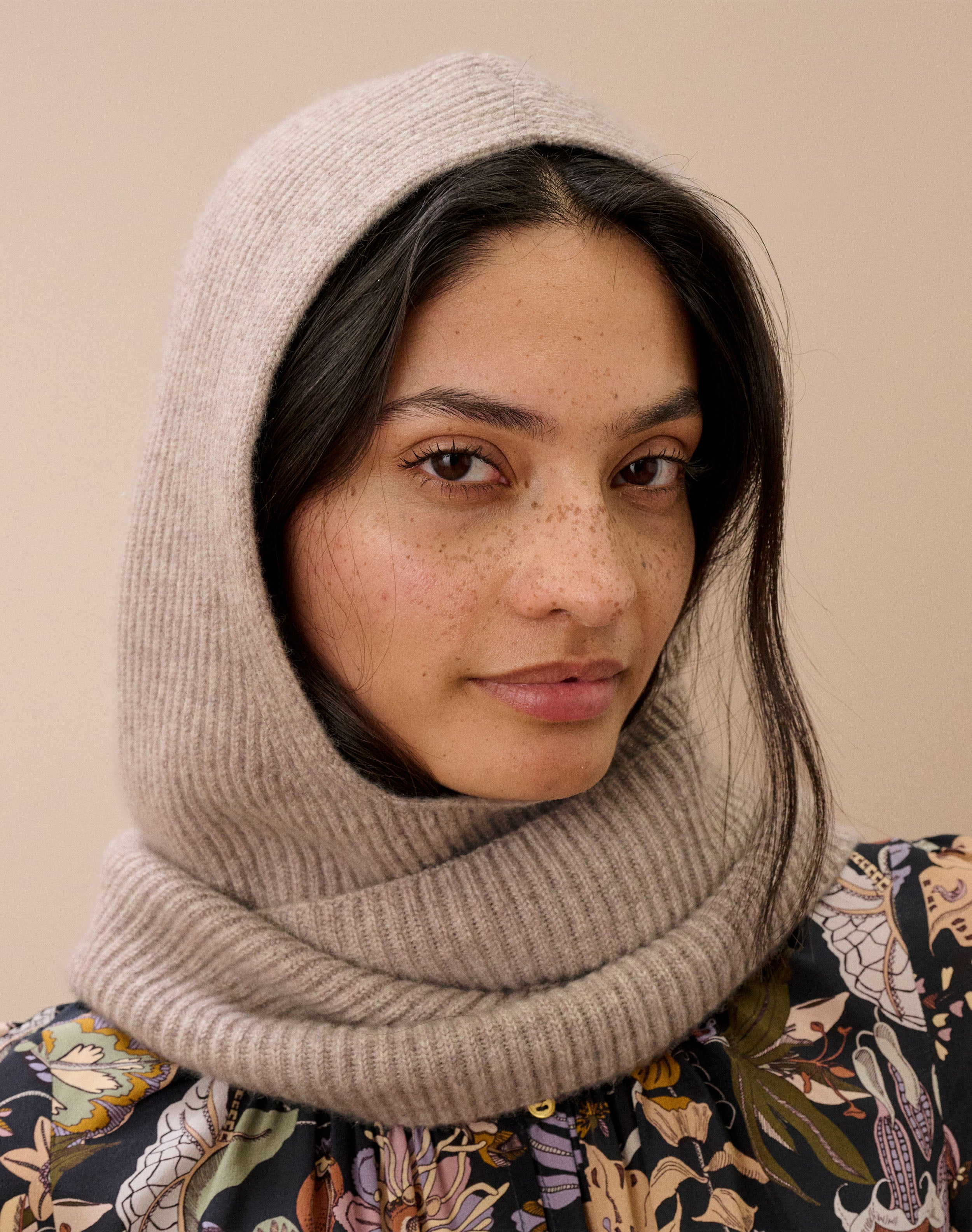 Cashmere Ribbed Hooded Scarf