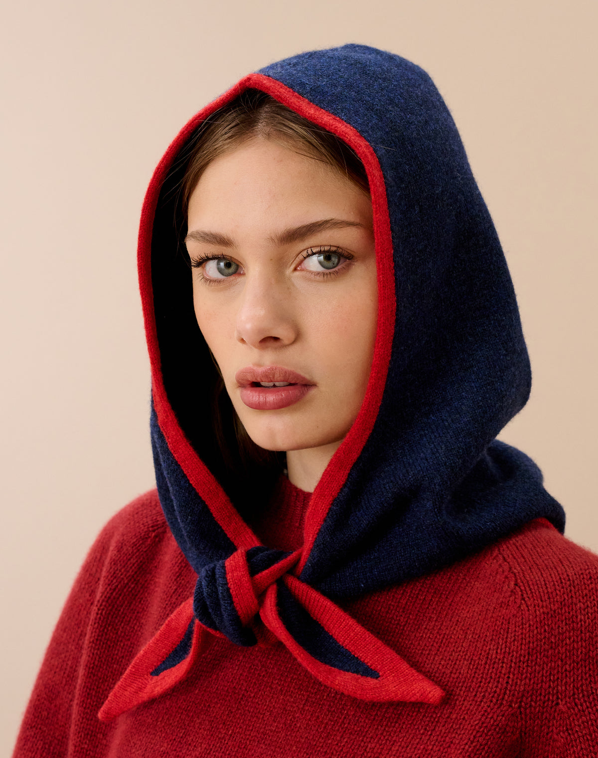 Supersoft Lambswool Hooded Neck Tie