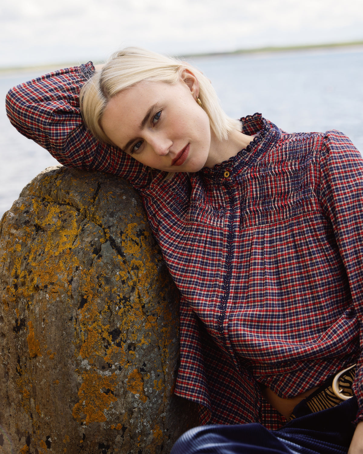 SHIRTS & BLOUSES