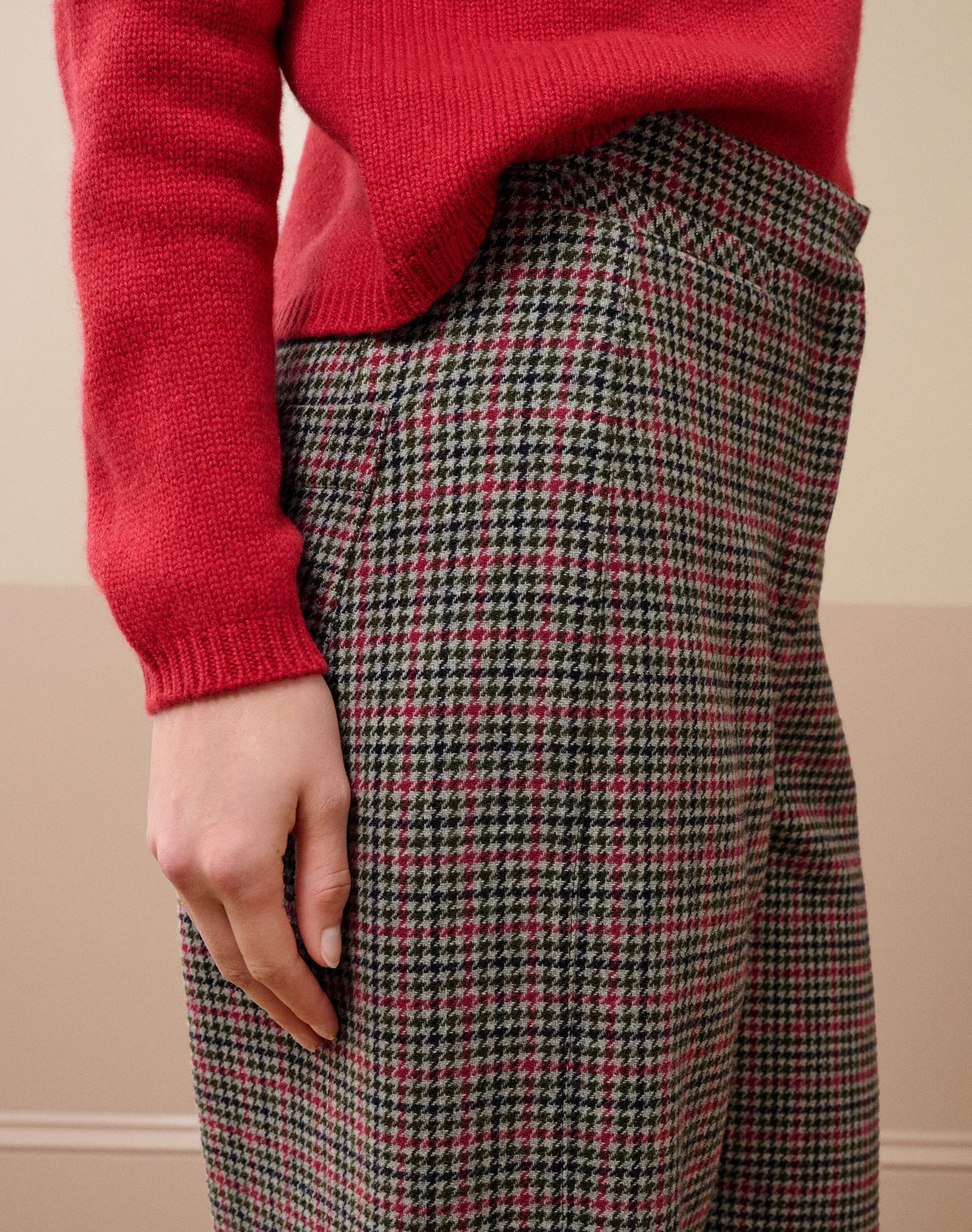 Houndstooth Wool Barrel Leg Trousers
