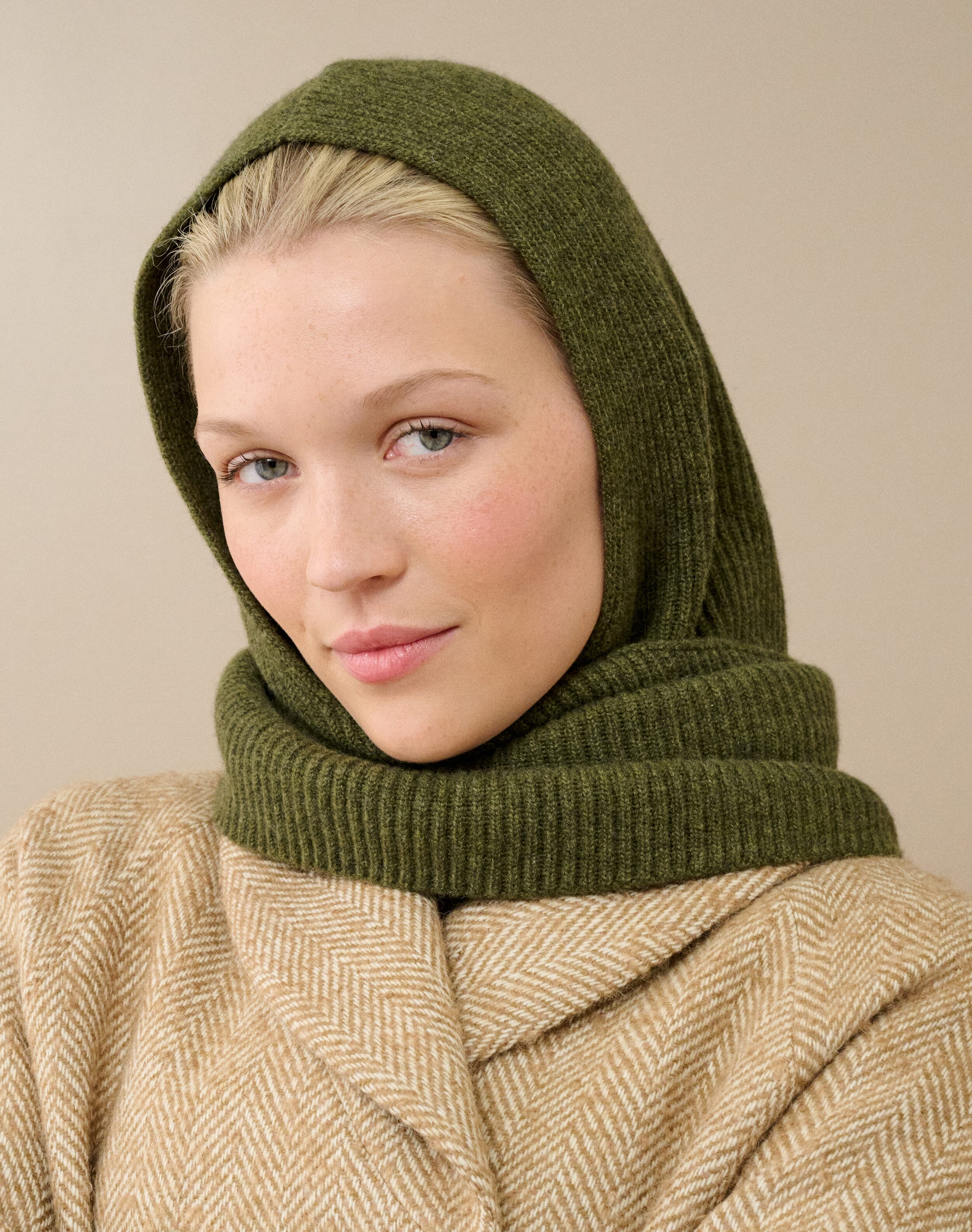 Cashmere Ribbed Hooded Scarf