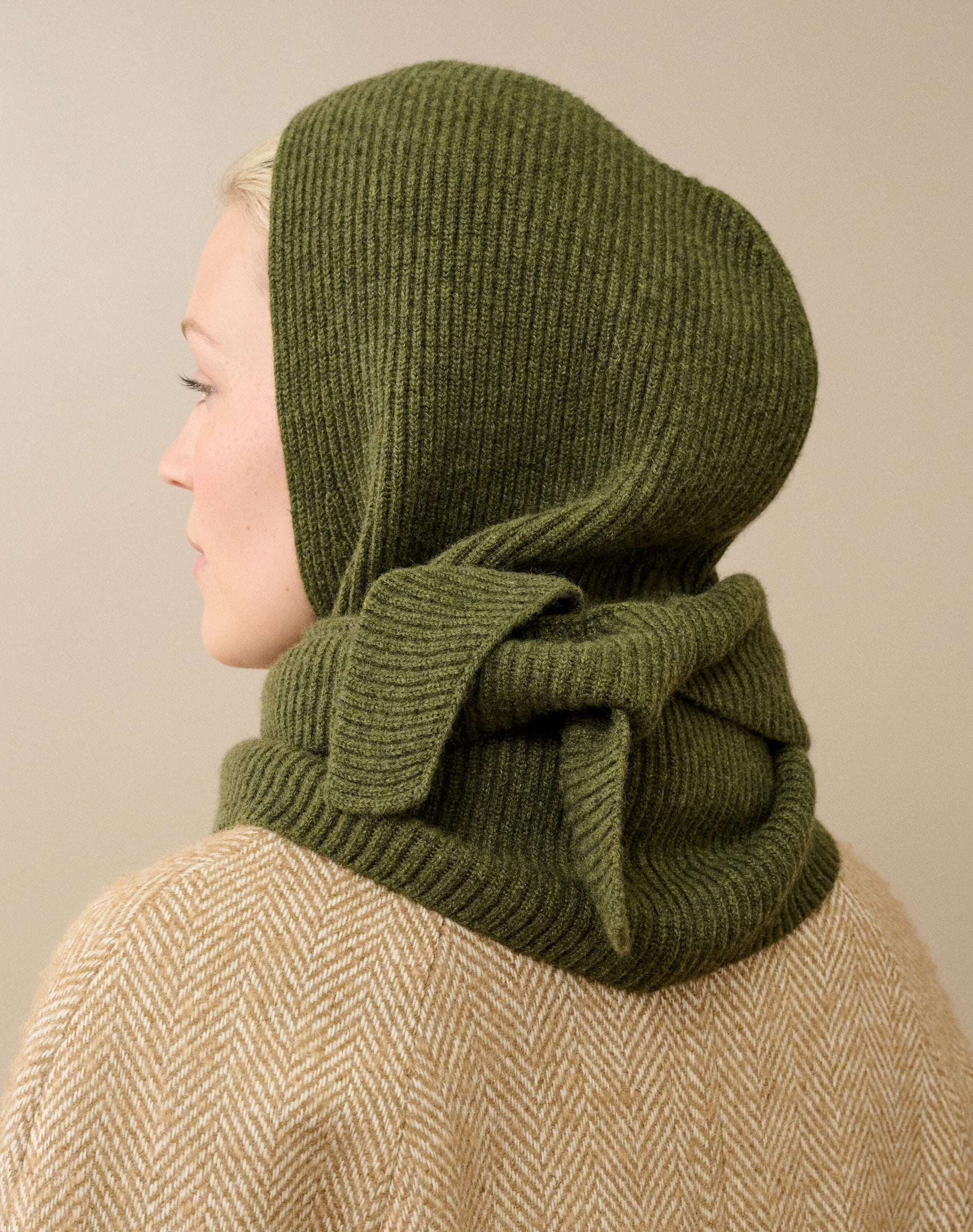 Cashmere Ribbed Hooded Scarf
