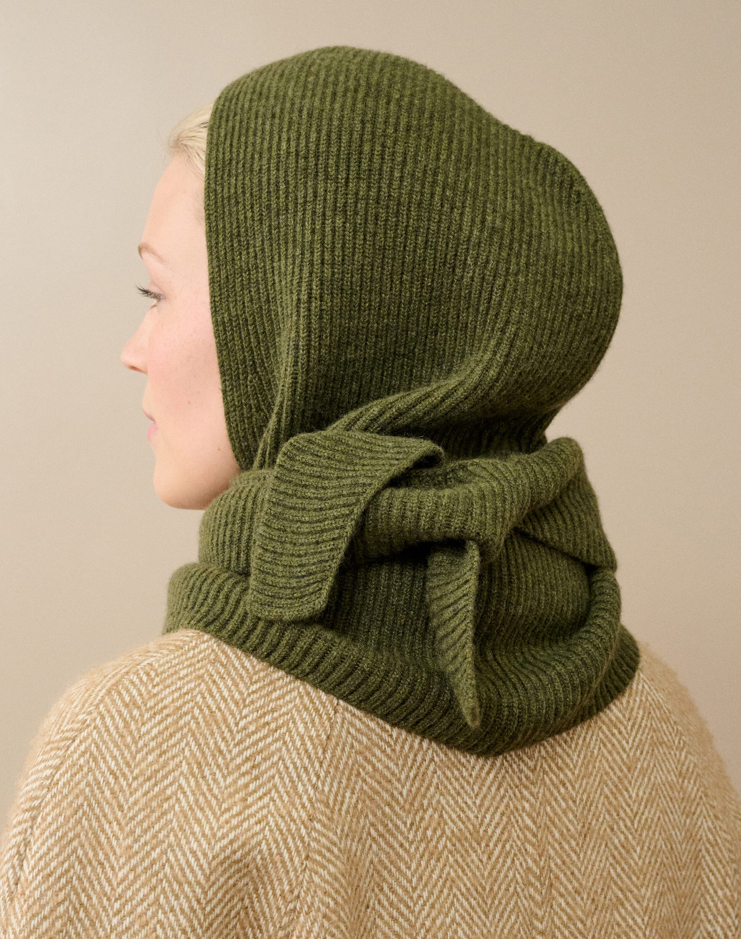 Cashmere Ribbed Hooded Scarf