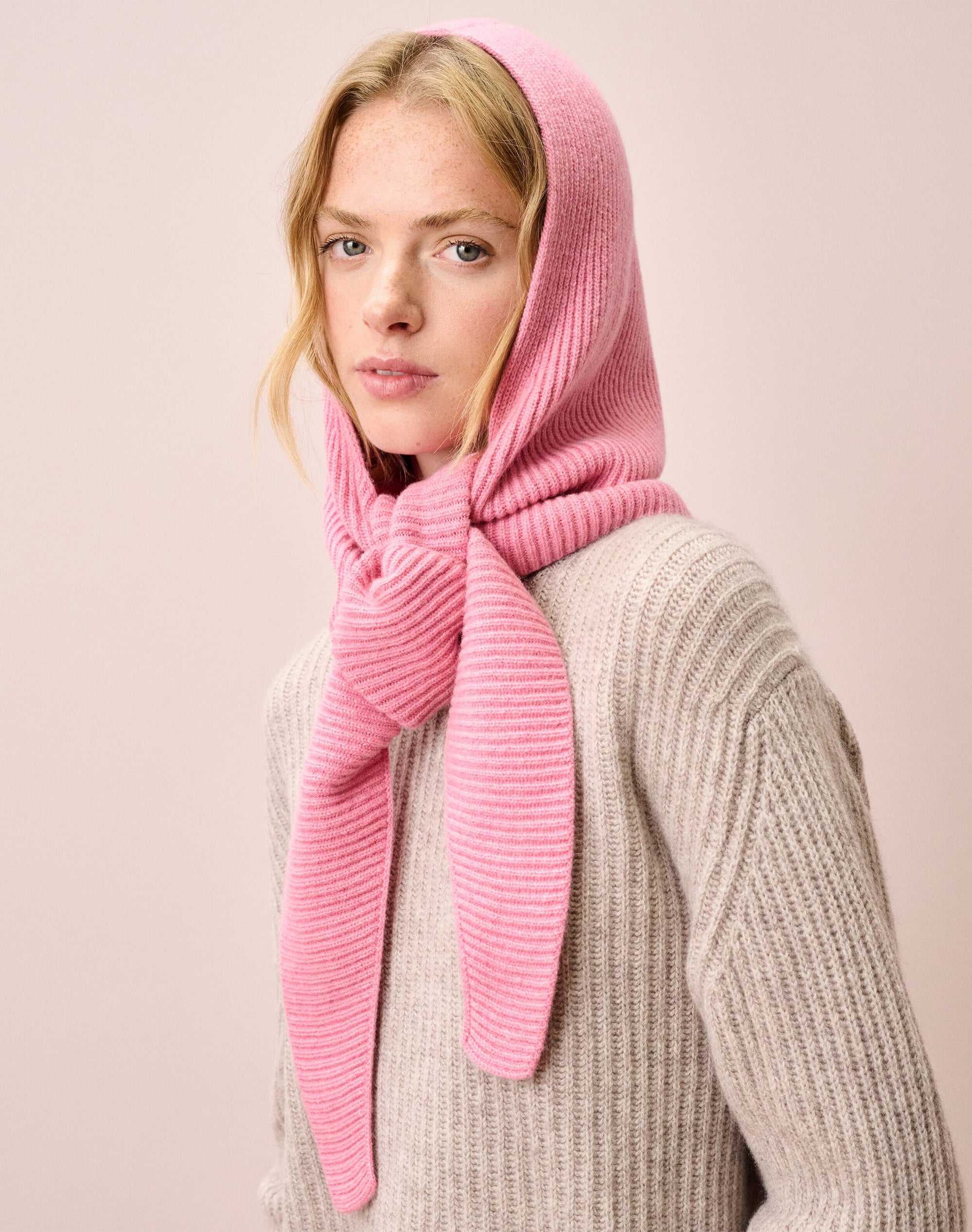 Cashmere Ribbed Hooded Scarf