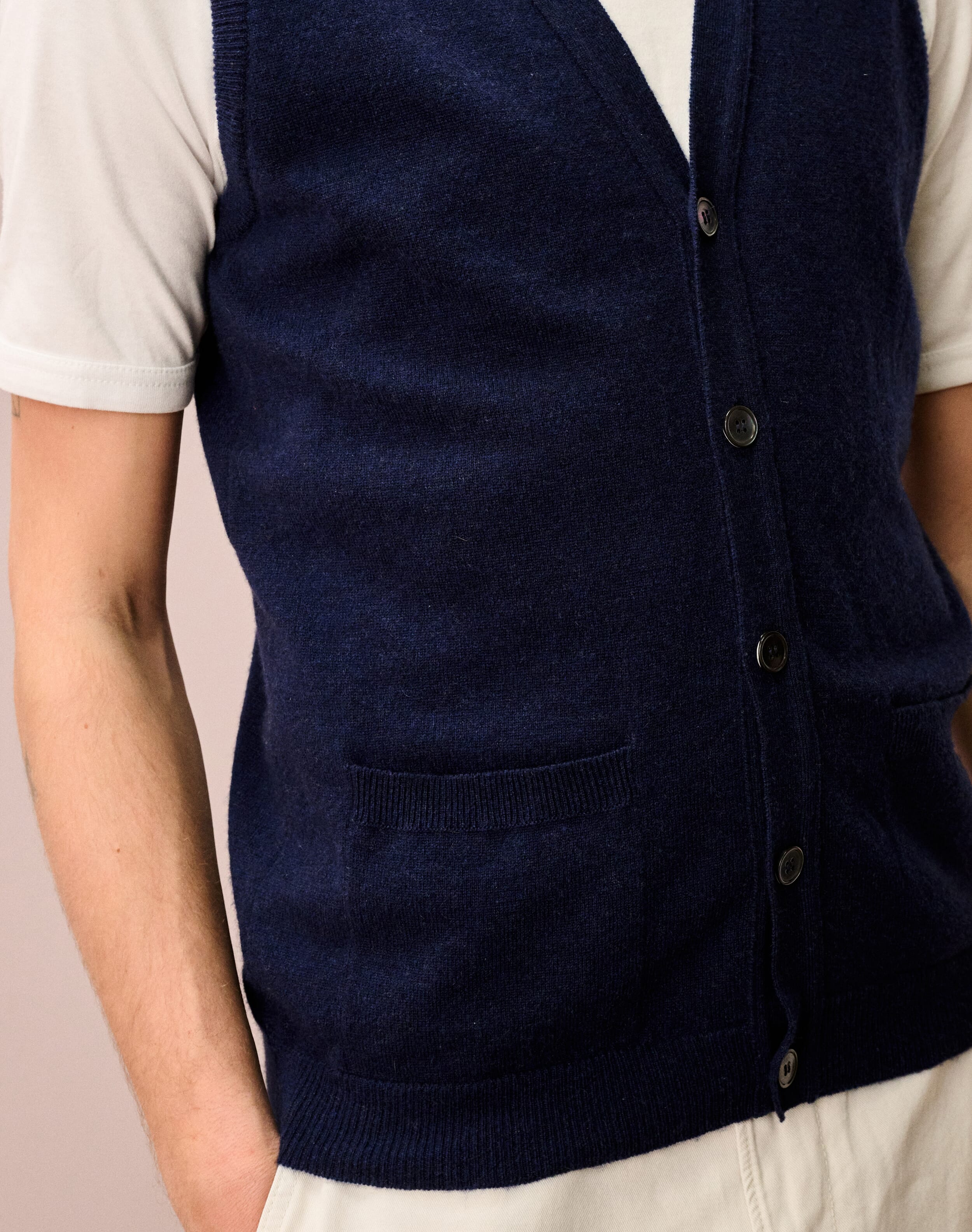 Cashmere Sleeveless Cardigan