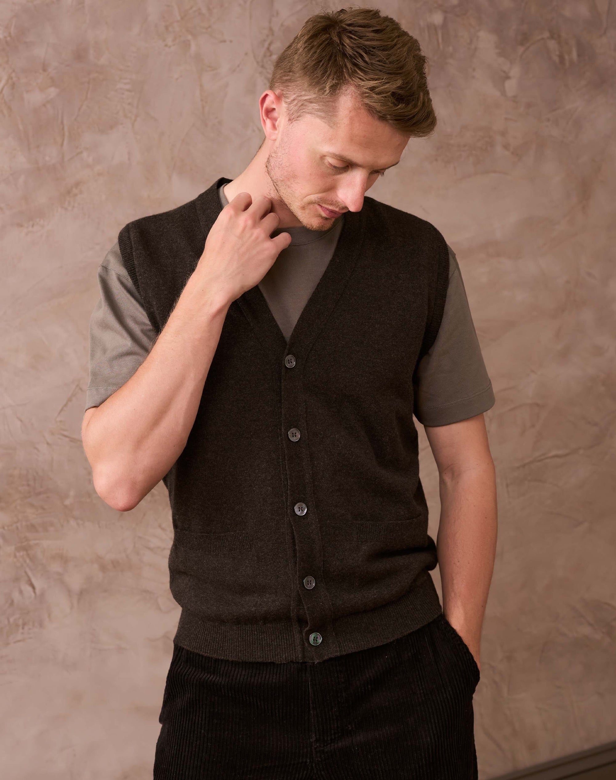 Cashmere Sleeveless Cardigan