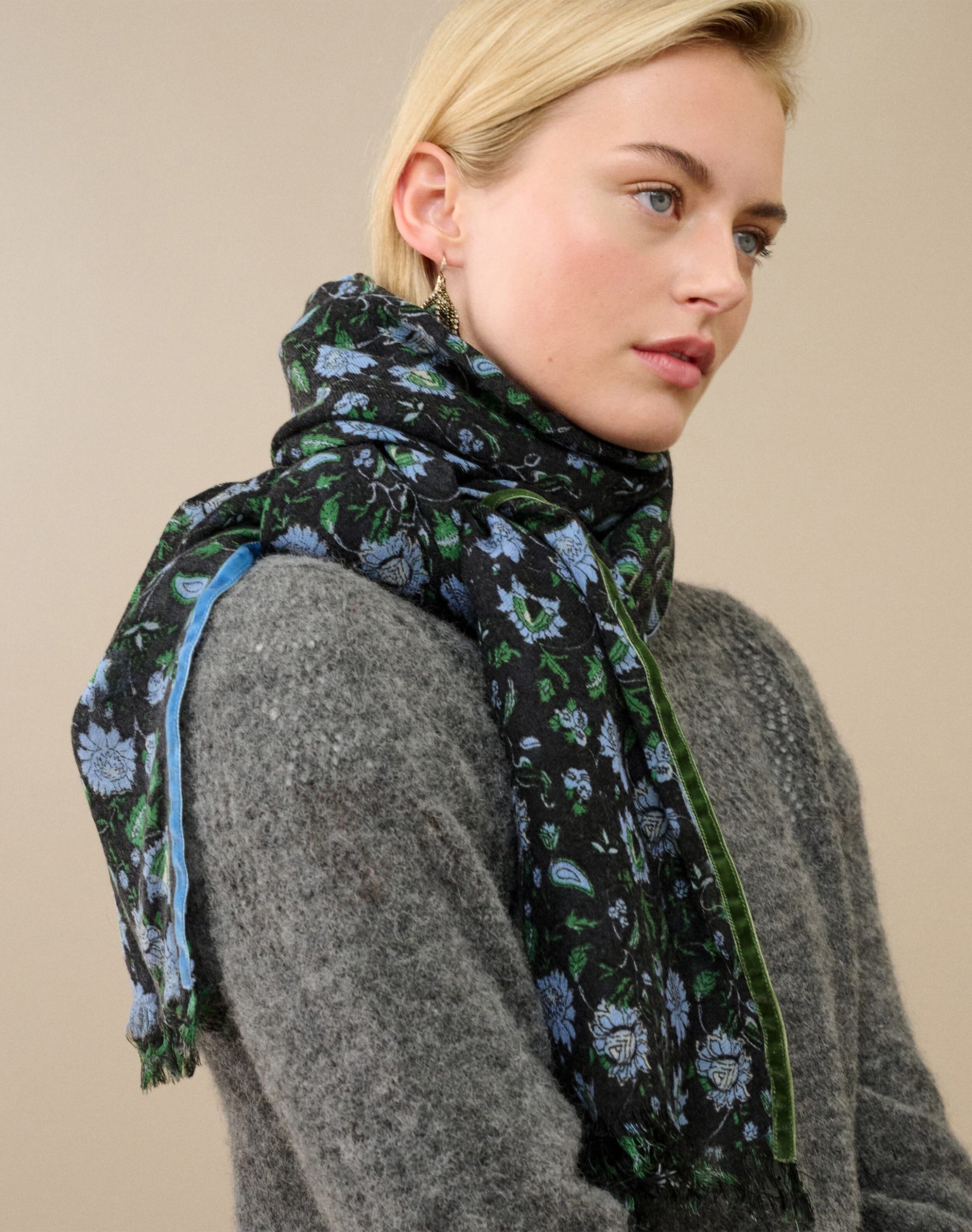 Velvet Trim Botanic Wool Stole