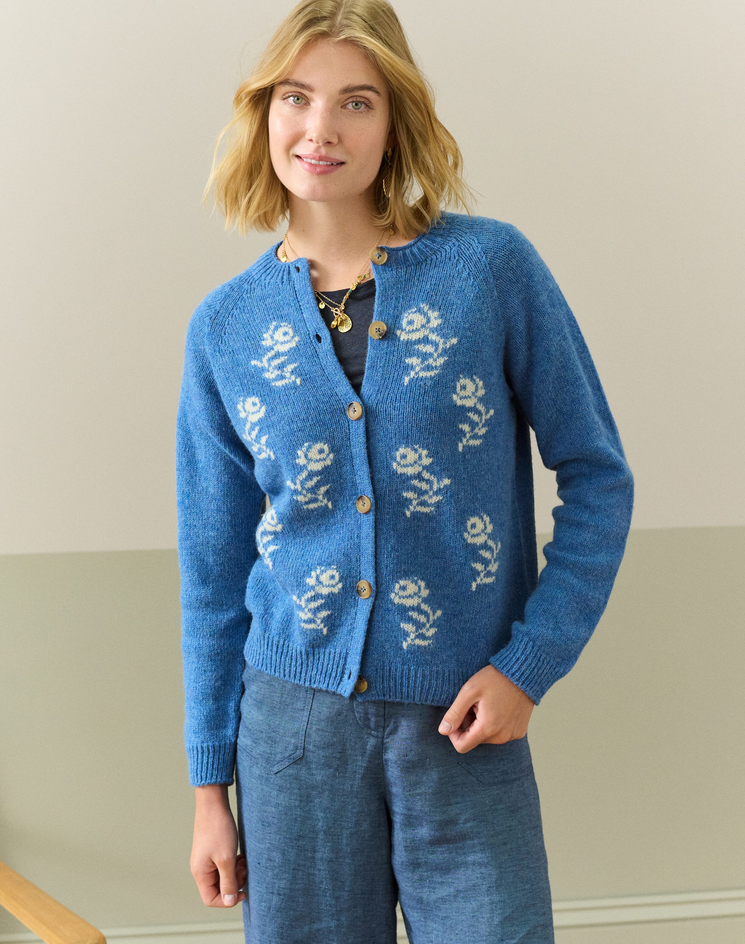 Wool Flower Motif Cardigan