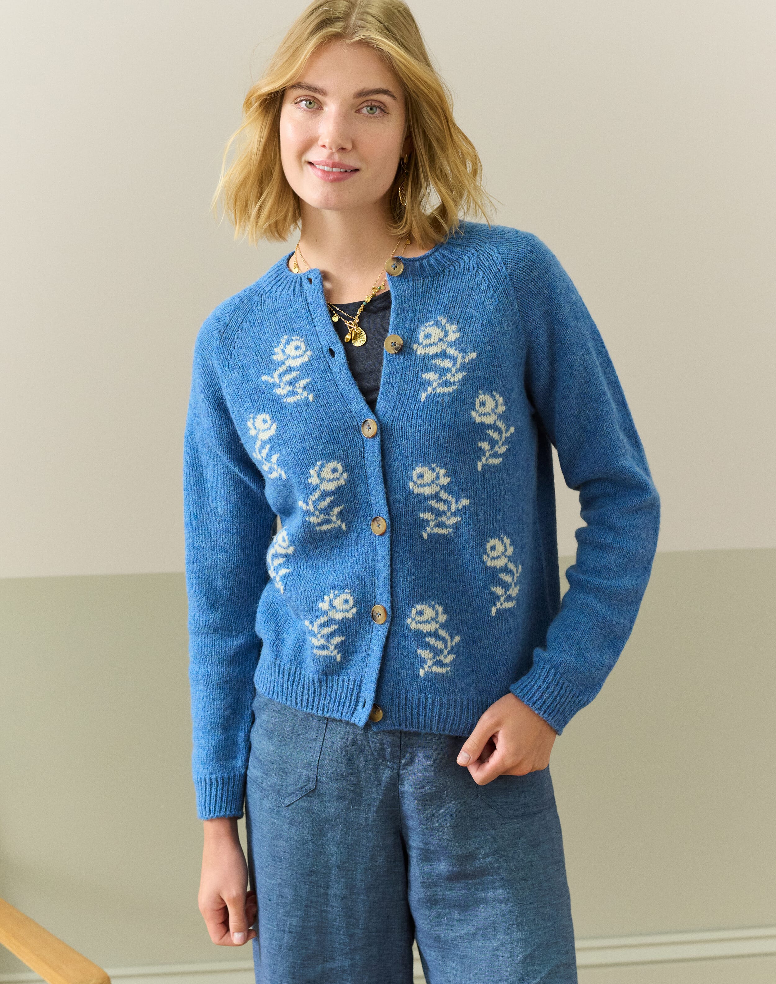 Wool Flower Motif Cardigan