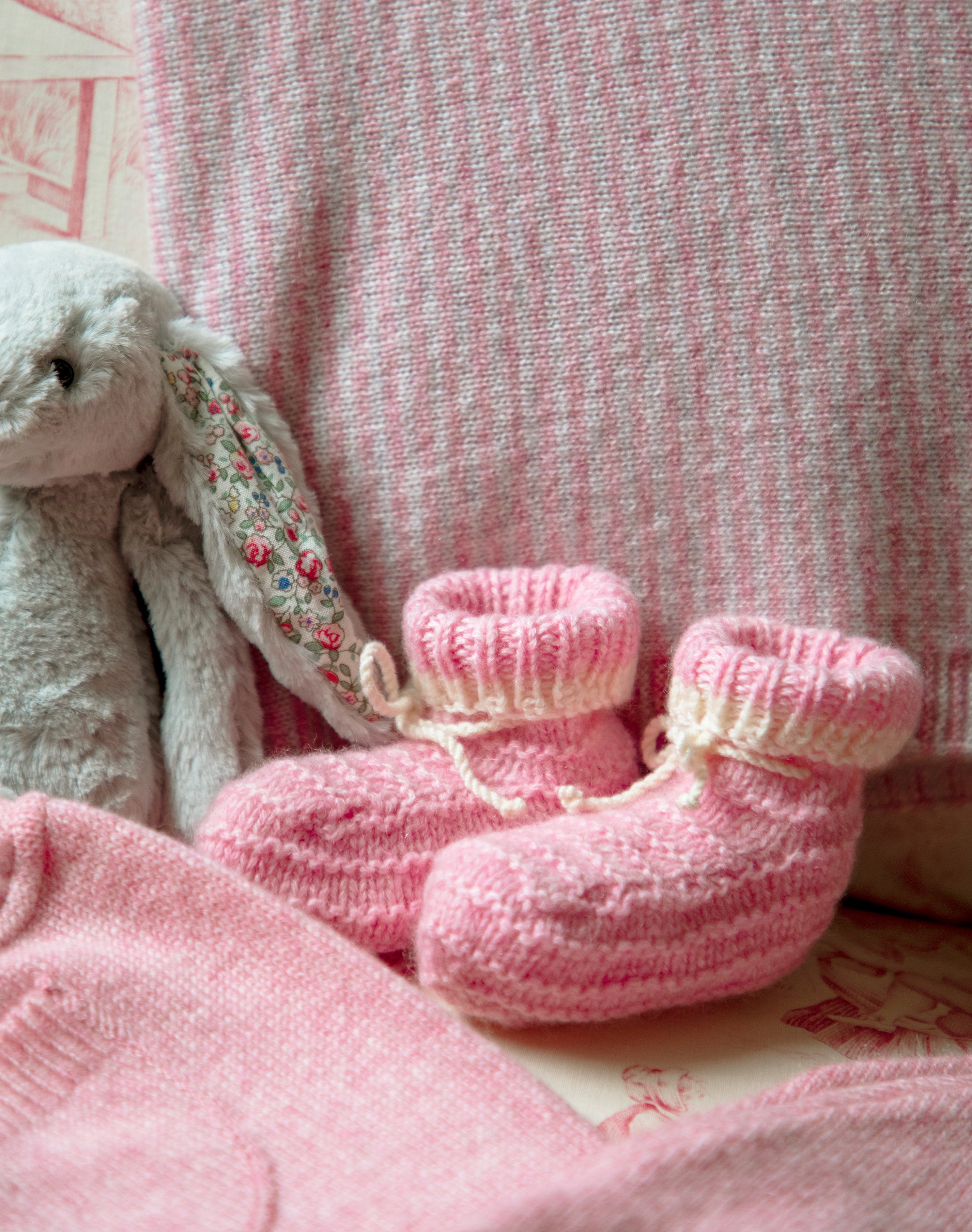 Cashmere Hand Knit Bootees