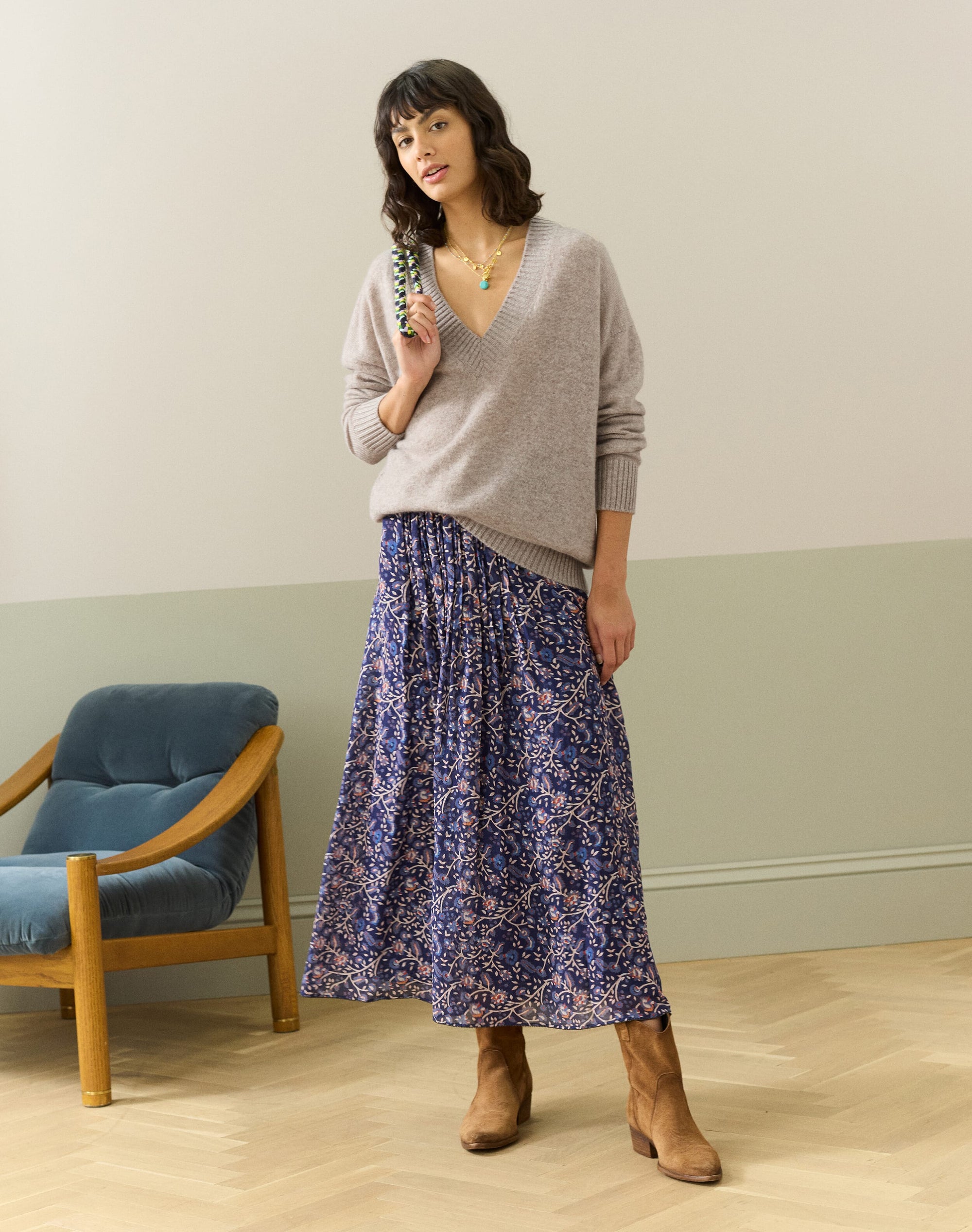 Cashmere Gauzy V Neck Jumper